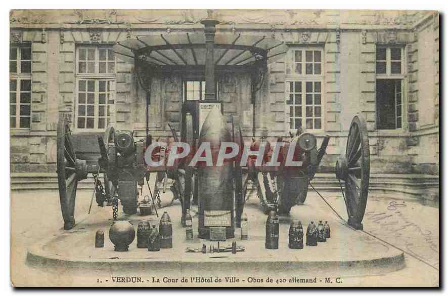 CPA Verdun La Cour de l'Hotel de Ville 