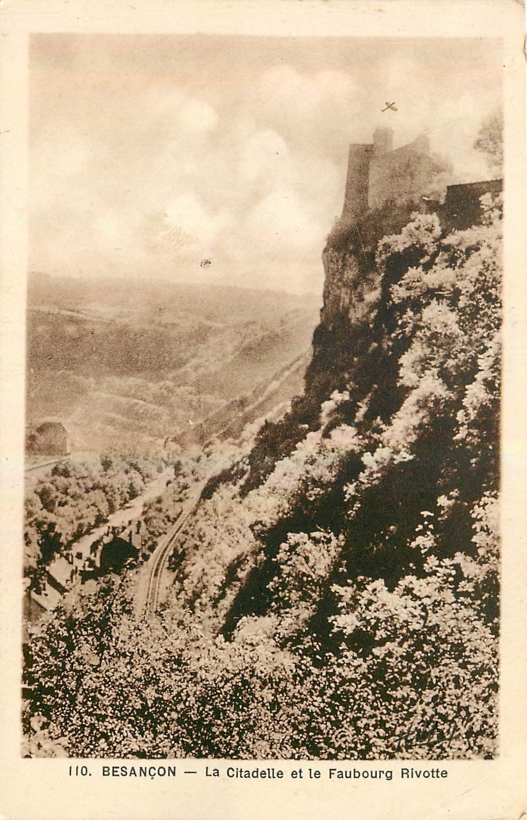 Besançon — La Citadelle et le Faubourg Rivotte — éditeur inconnu, n° de série 110