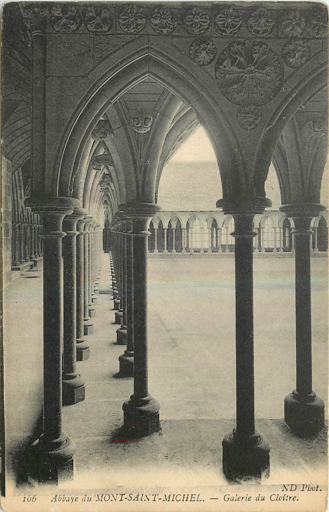 CPA Abbaye du Mont Saint Michel Galerie dy Cloitre 