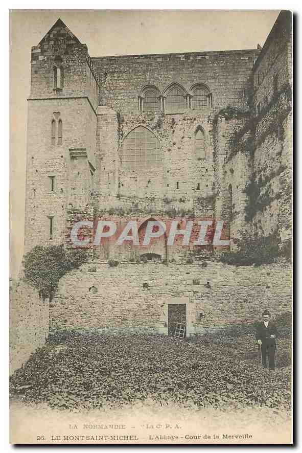 Le Mont Saint-Michel - L'Abbaye - Cour de la Merveille — La C.P.A. n°26