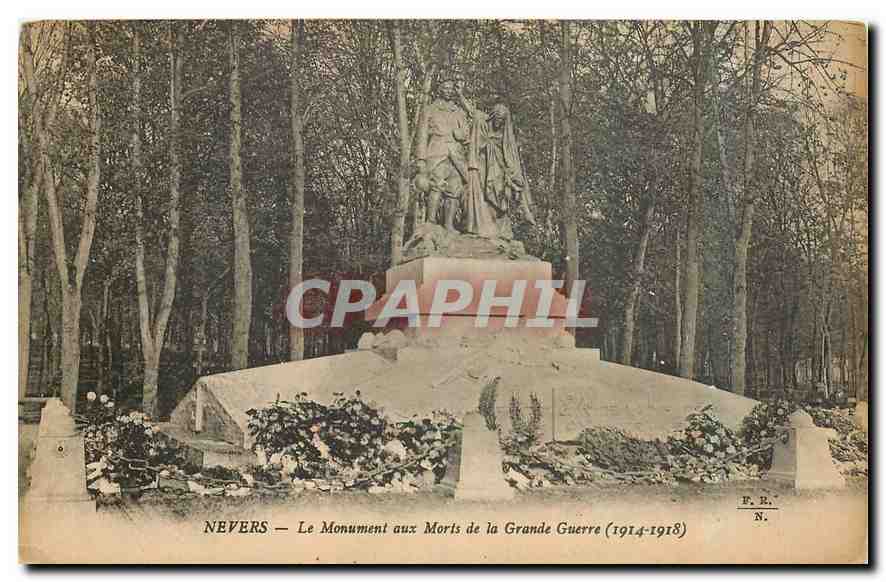 CPA Nevers Le Monument aux Morts de la Grande Guerre 1914-1918 