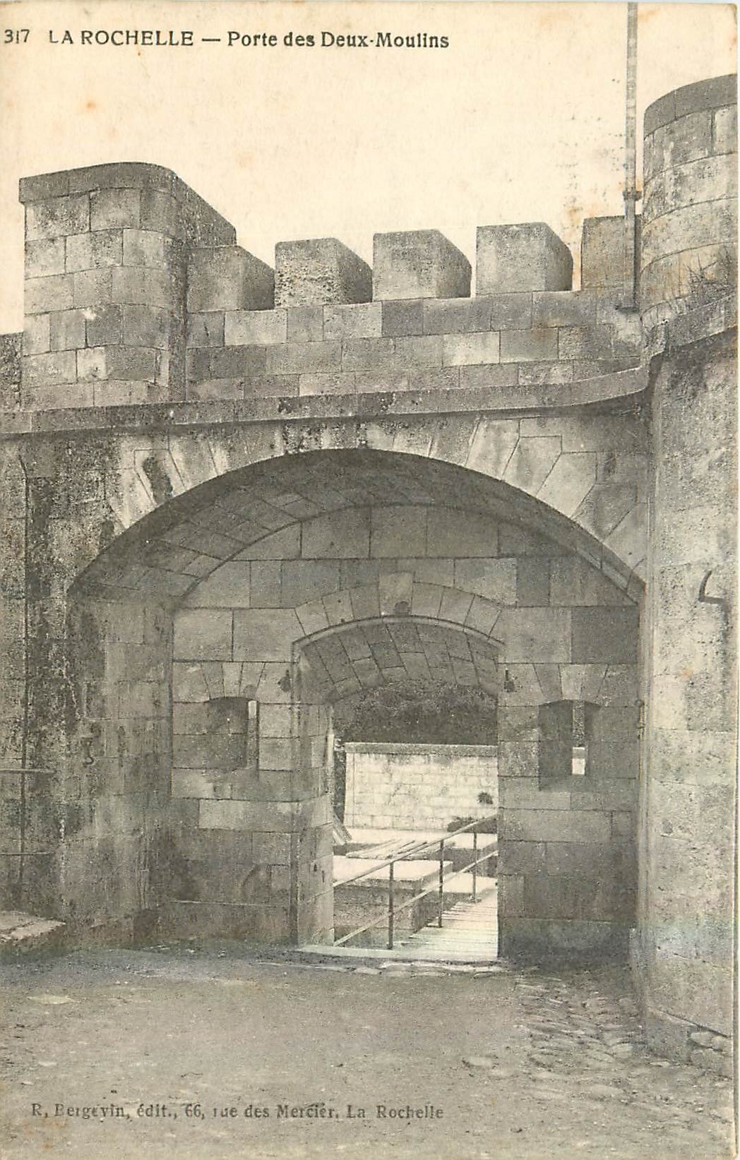 La Rochelle — Porte des Deux-Moulins — R. Bergevin, Verlag, 66, rue des Merciers, La Rochelle