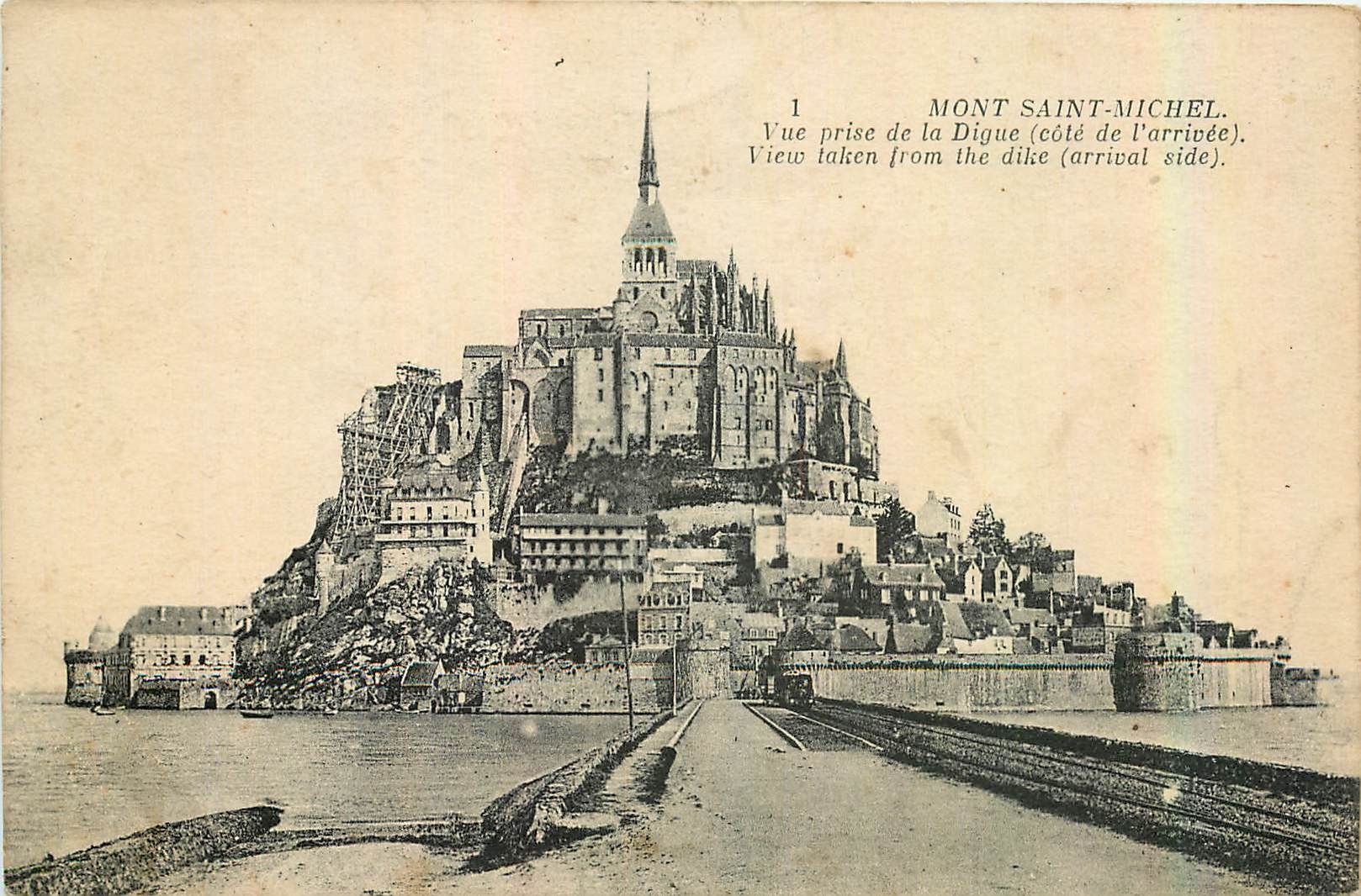 Mont Saint-Michel — Vue prise de la Digue (côté de l'arrivée) — Éditeur : A. Célestin & Cie, Paris