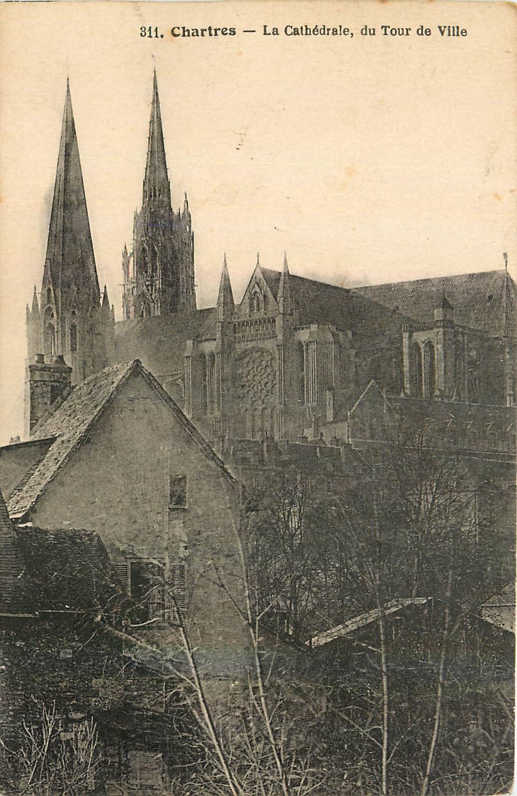 CPA Chartres La Cathedrale du Tour de Ville 