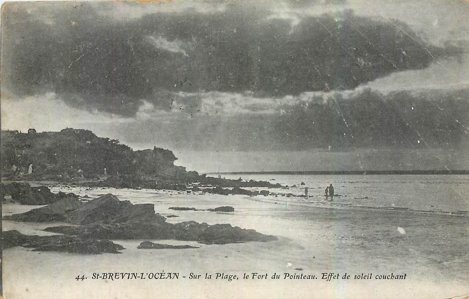 CPA St Brevin l'Ocean Sur la Plage le Fort du Pointeau Effet de soleil couchat 