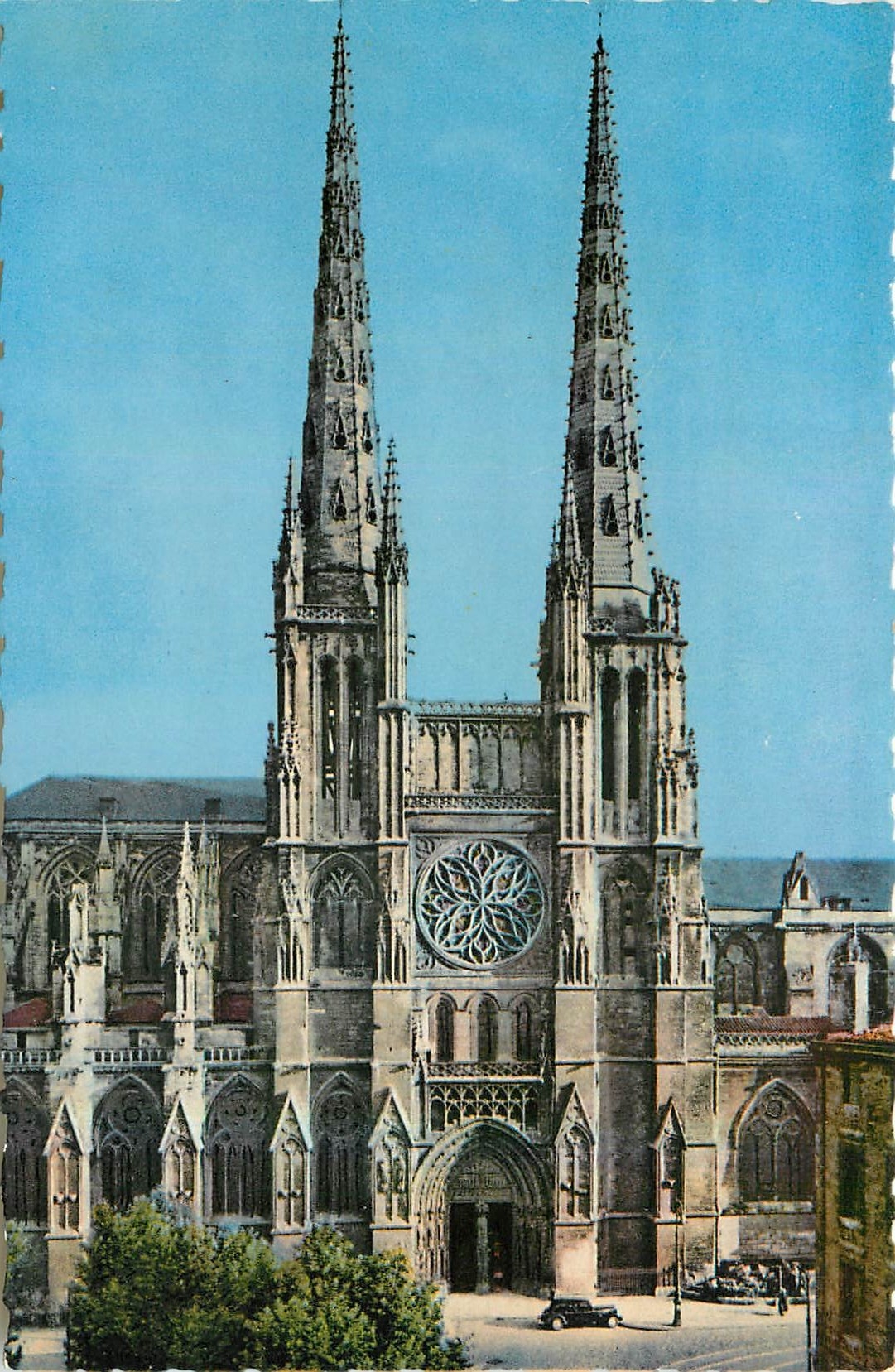 CPM Bordeaux Gironde Les Fleches de la Cathedrale St Andre 