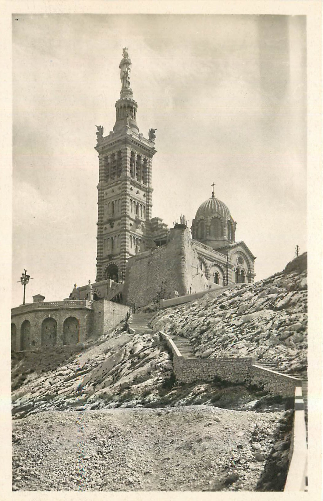 CPA Marseille Basilique Notre Dame de la Garde 