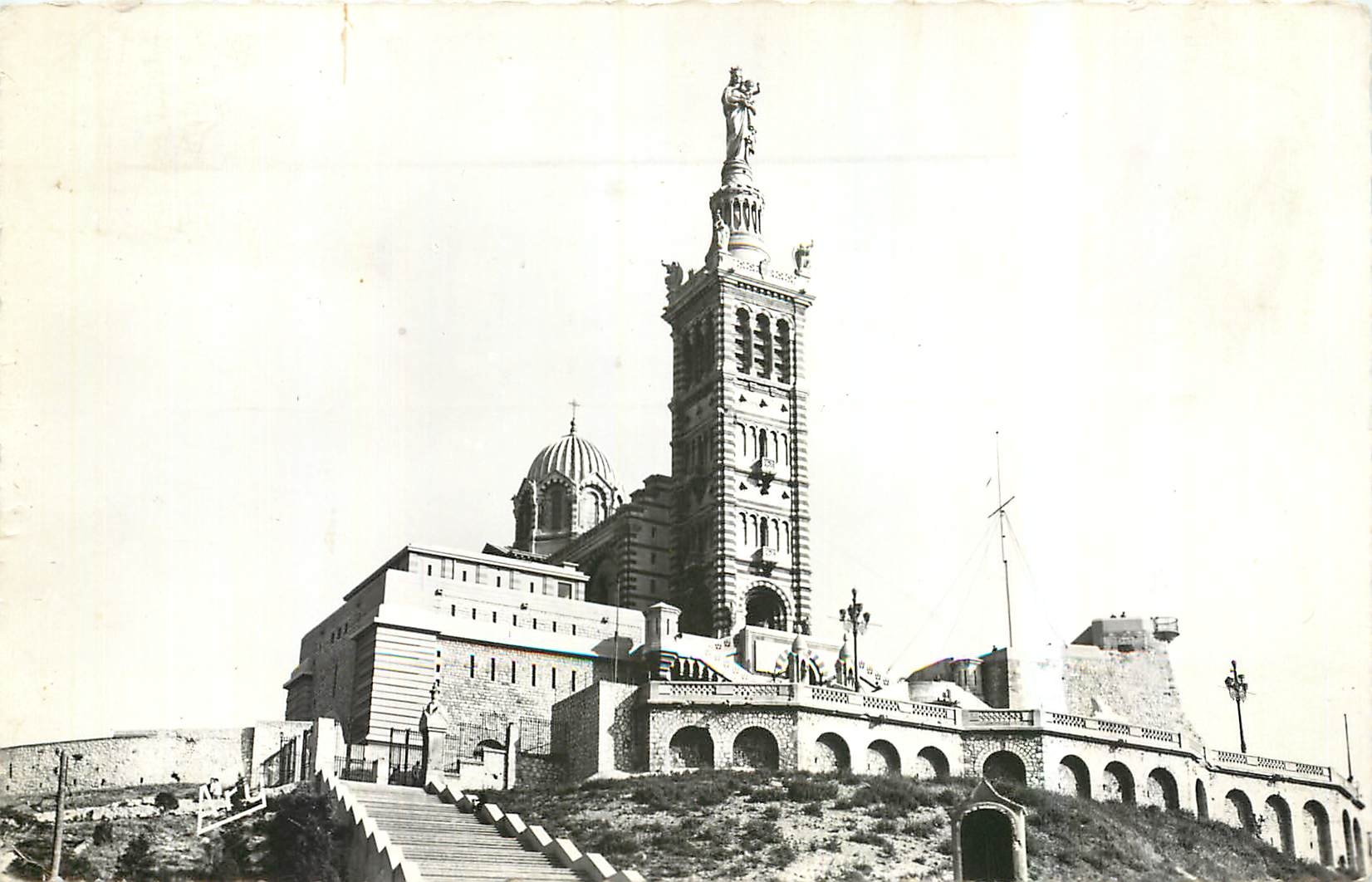 CPA Marseille Basilique de Notre Dame de la Garde 