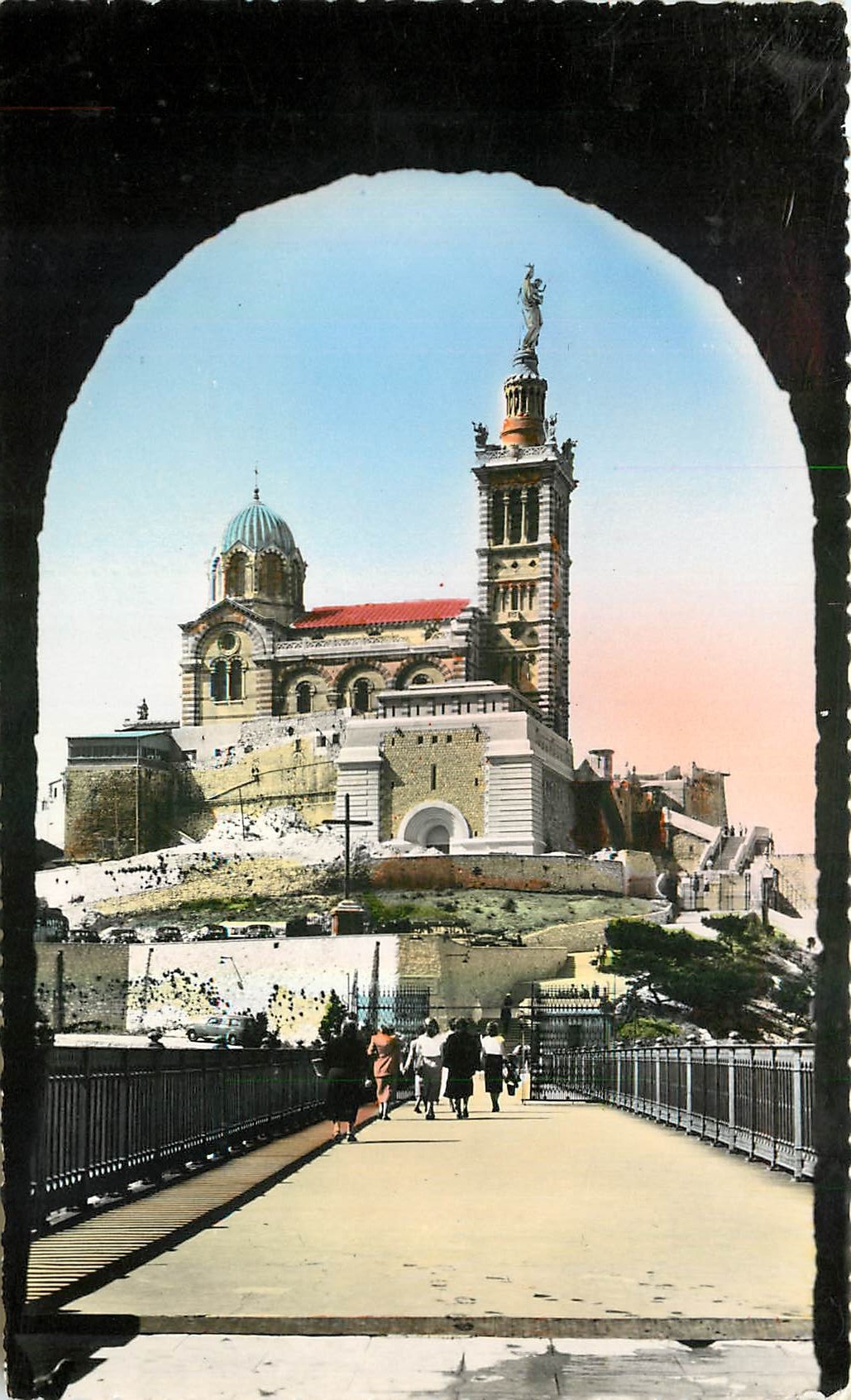 CPA Le Littoral Mediteranneen Basilique Notre Dame de la Garde 