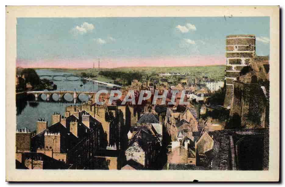 Angers CPA Vue generale le Maine La grande cour Nord du chateau