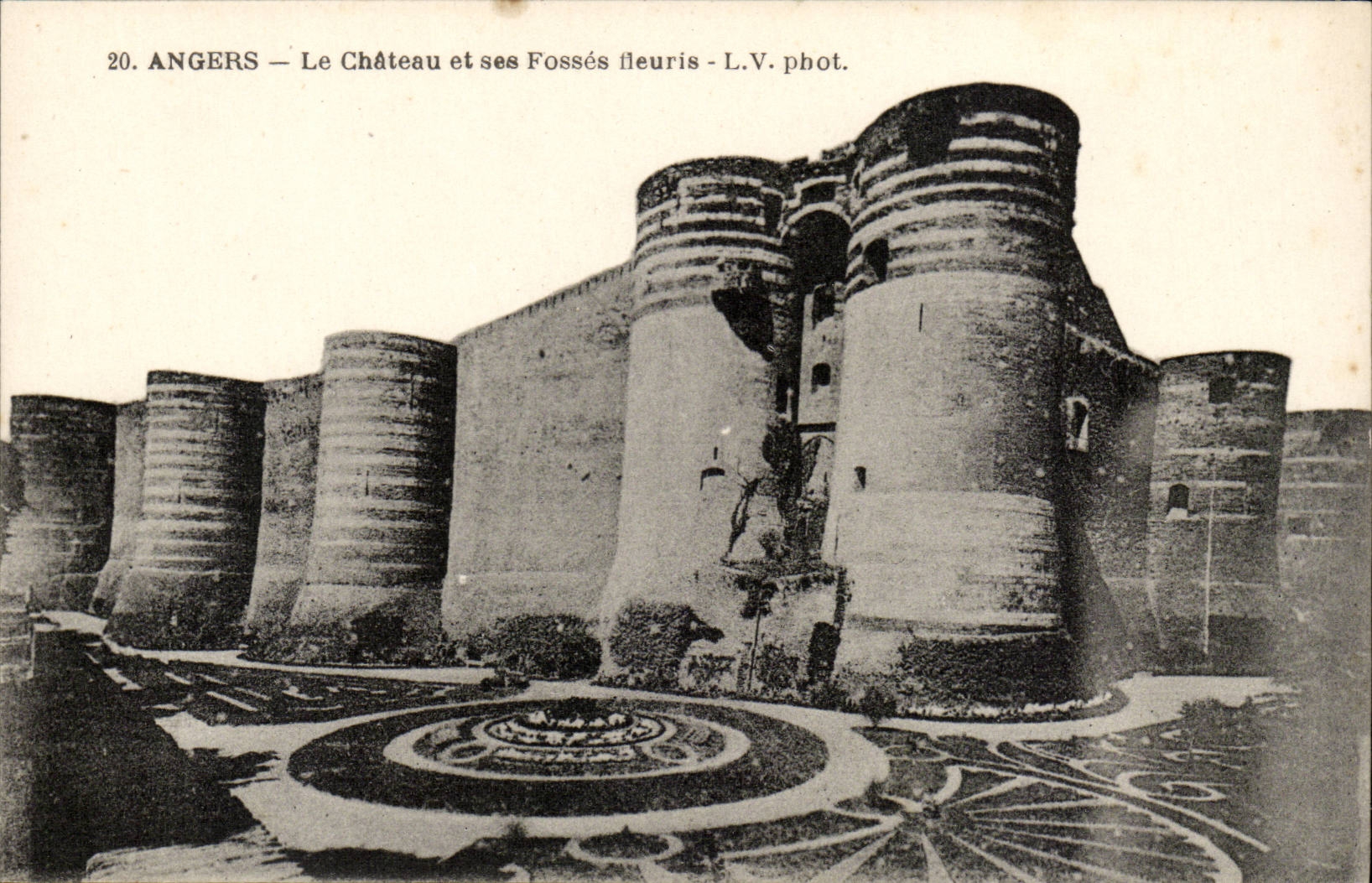 angers CPA le chateau et ses fosses fleuris