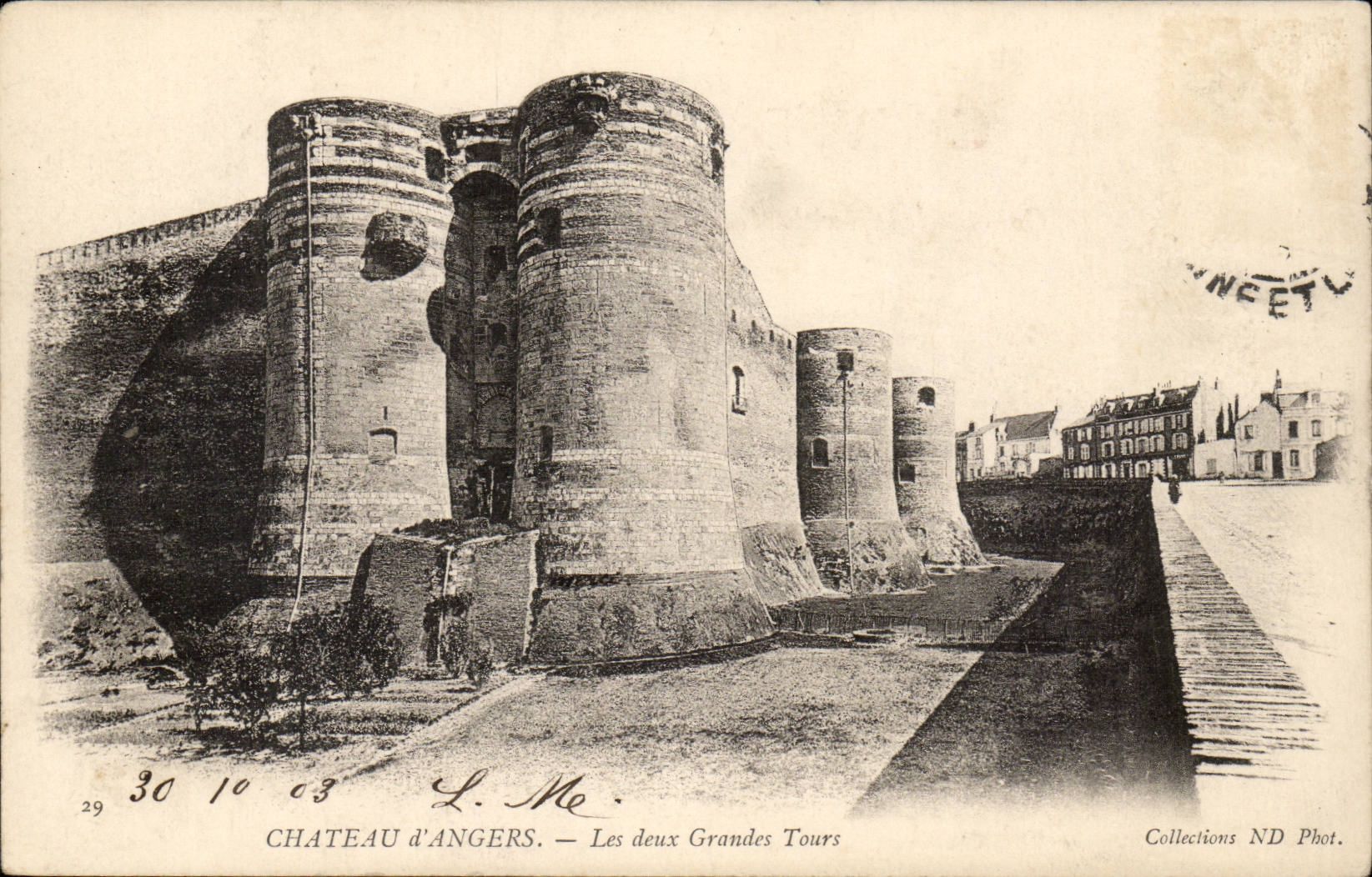 angers CPA le chateau les deux grandes tours