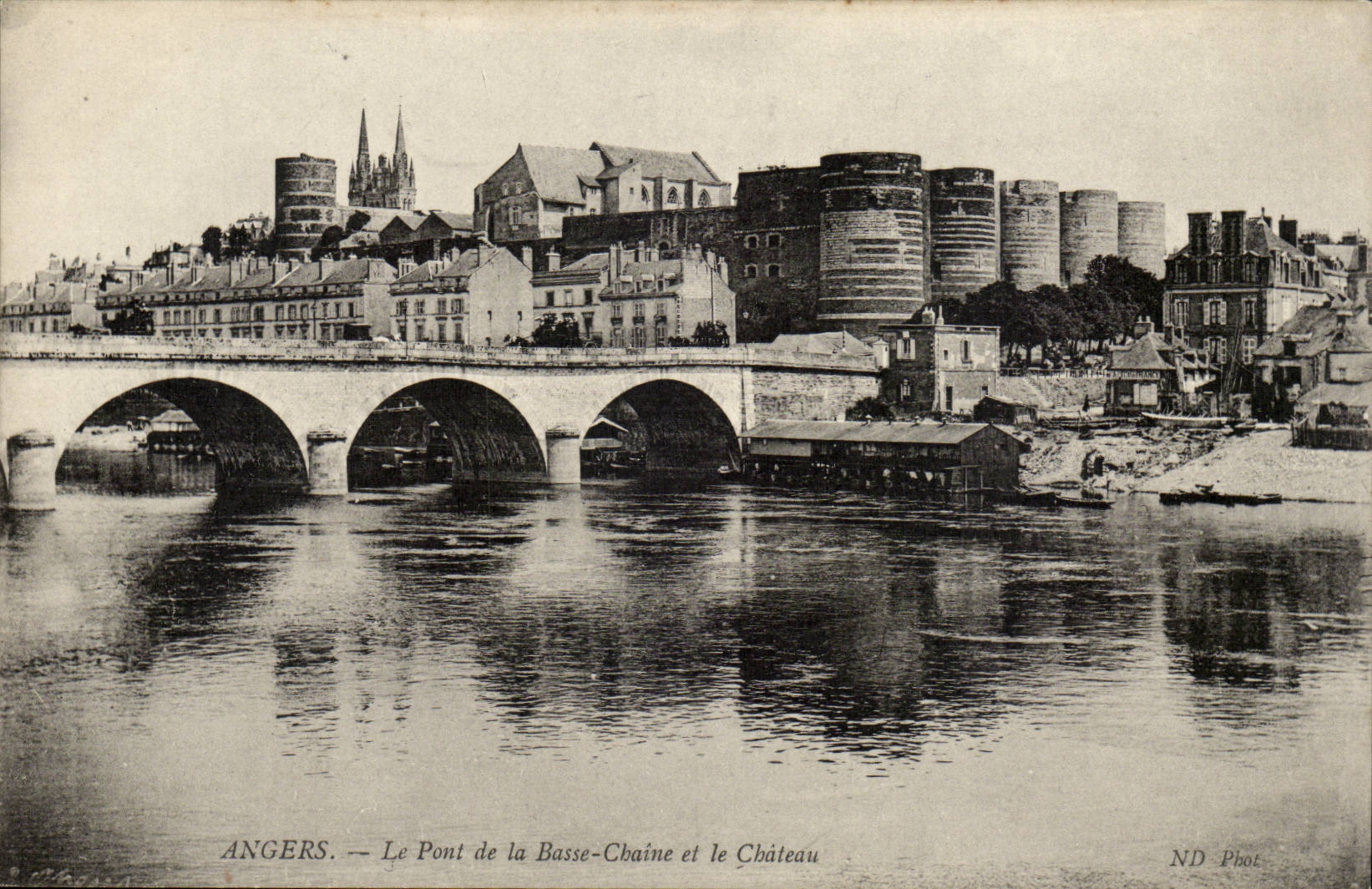 angers CPA Le pont de la Basse Chaine et le chateau