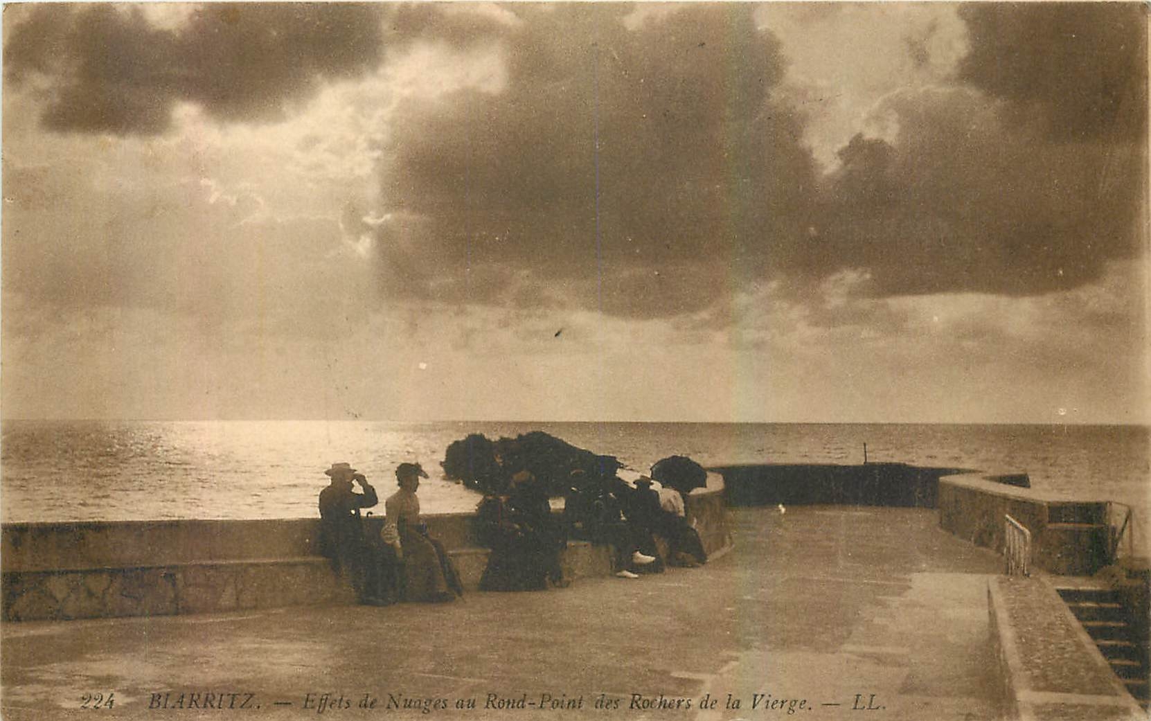 Biarritz — Effets de Nuages au Rond-Point des Rochers de la Vierge — L.L. n°224