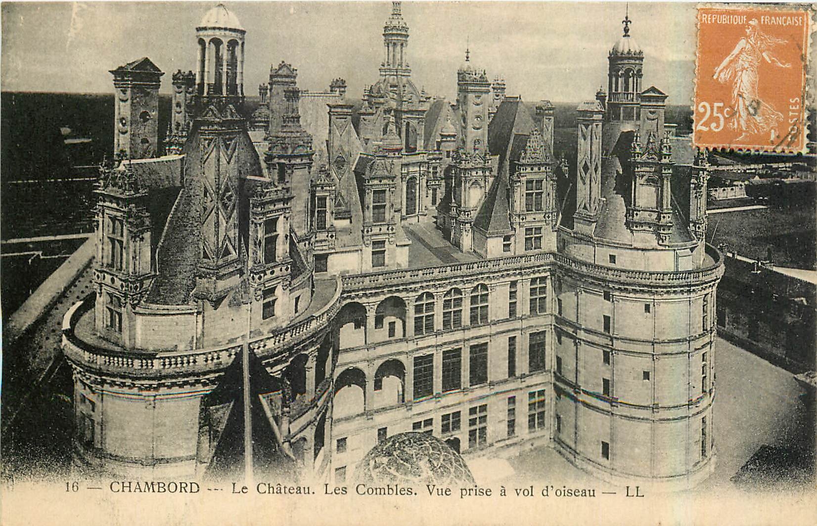 Chambord — Le Château. Les Combles. Vue prise à vol d’oiseau — LL