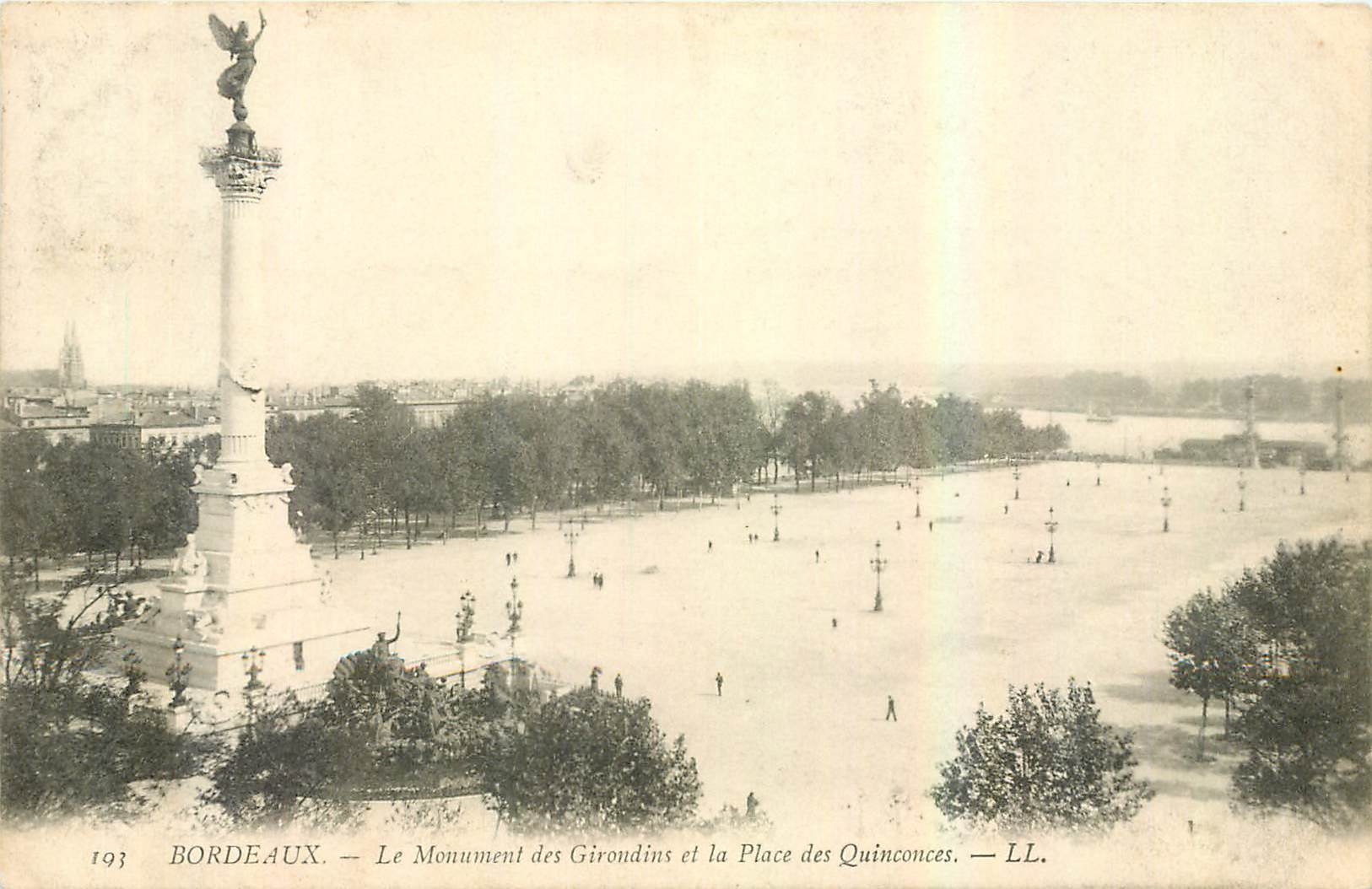 CPA Bordeaux Le Monument des Girondes et la Place des Quinconces 