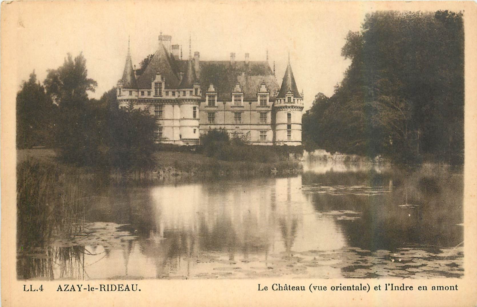 CPA Azay le Rideau Le Chateau vue orientale et l'Indre en amont 