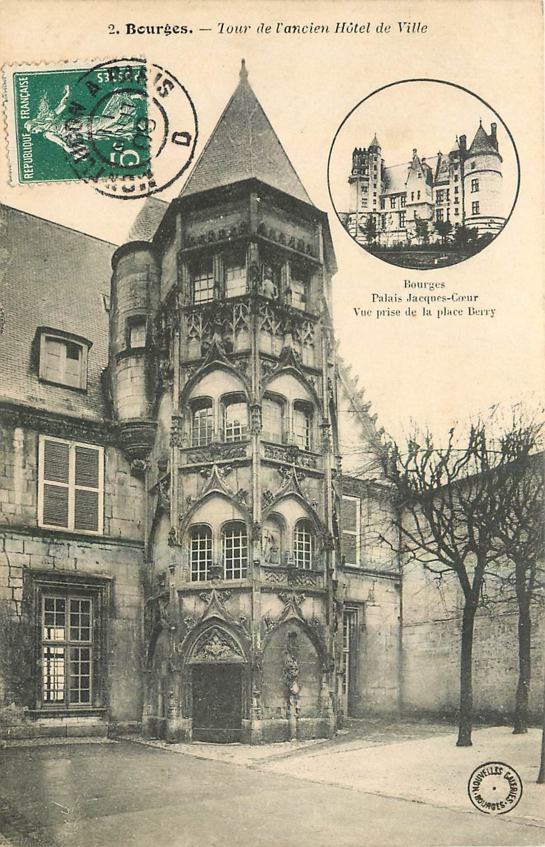 CPA Bourges Tour de l'Ancien Hotel de Ville Palais Jacques Cœur Vue prise de la place Berry