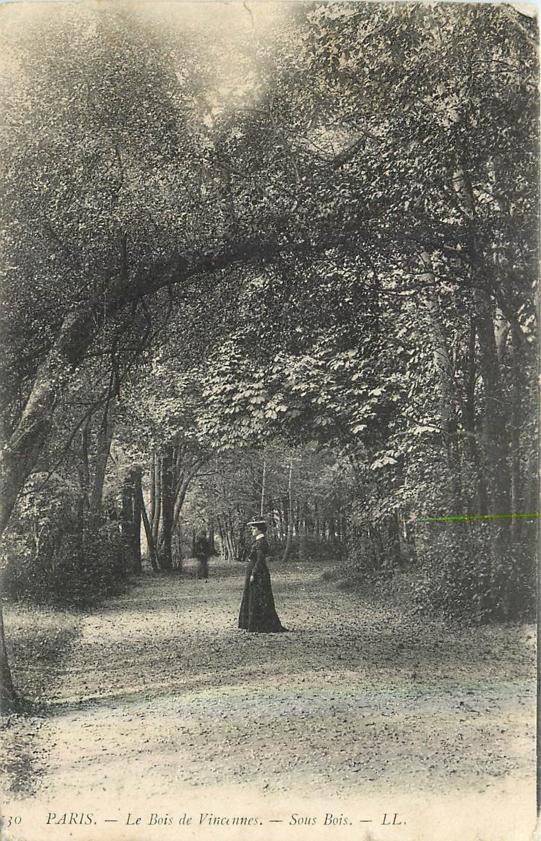CPA Paris Le Bois de Vincennes Sous Bois 
