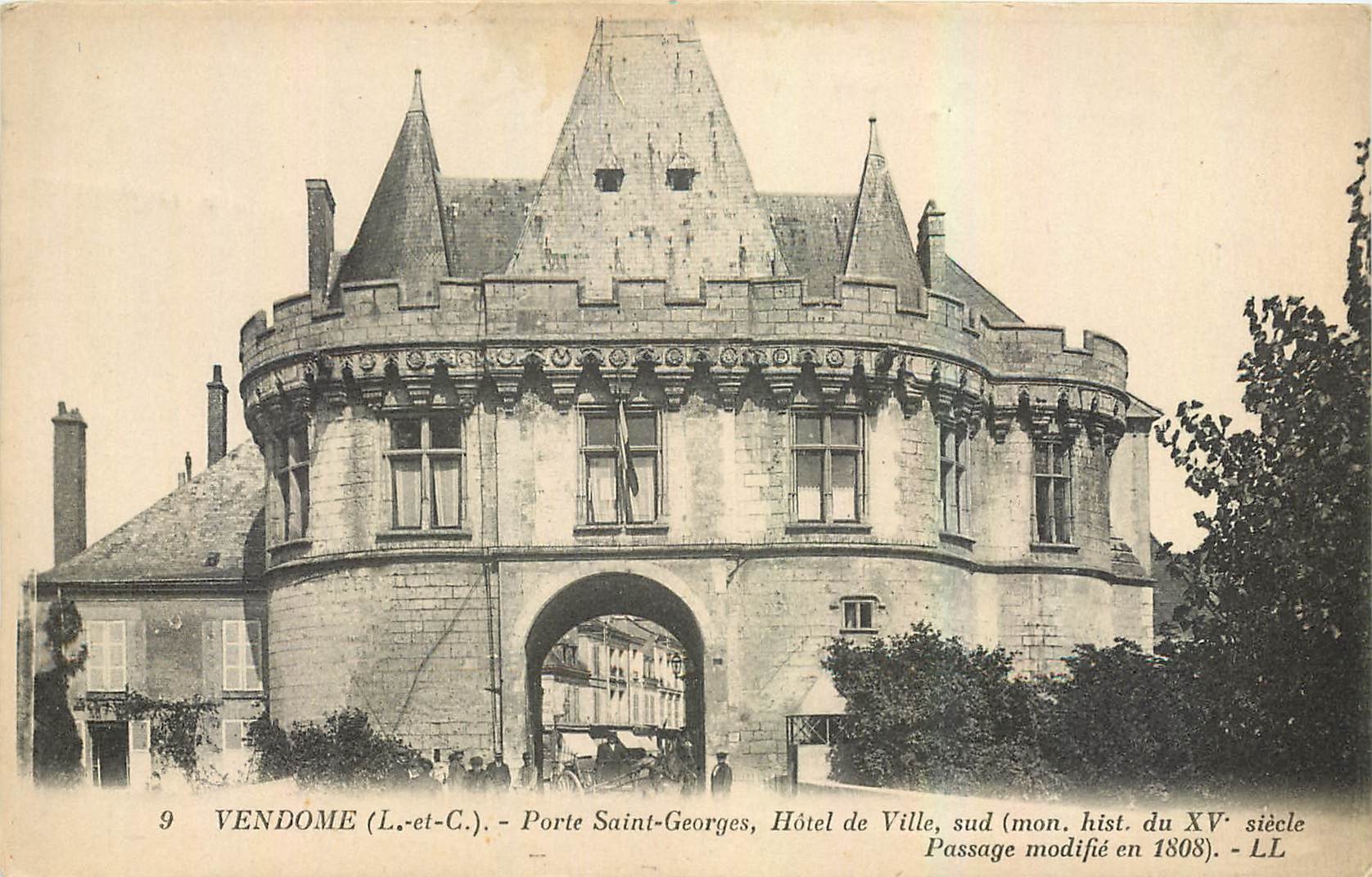 CPA Vendome L et C Porte Saint Georges Hotel de Ville sud 