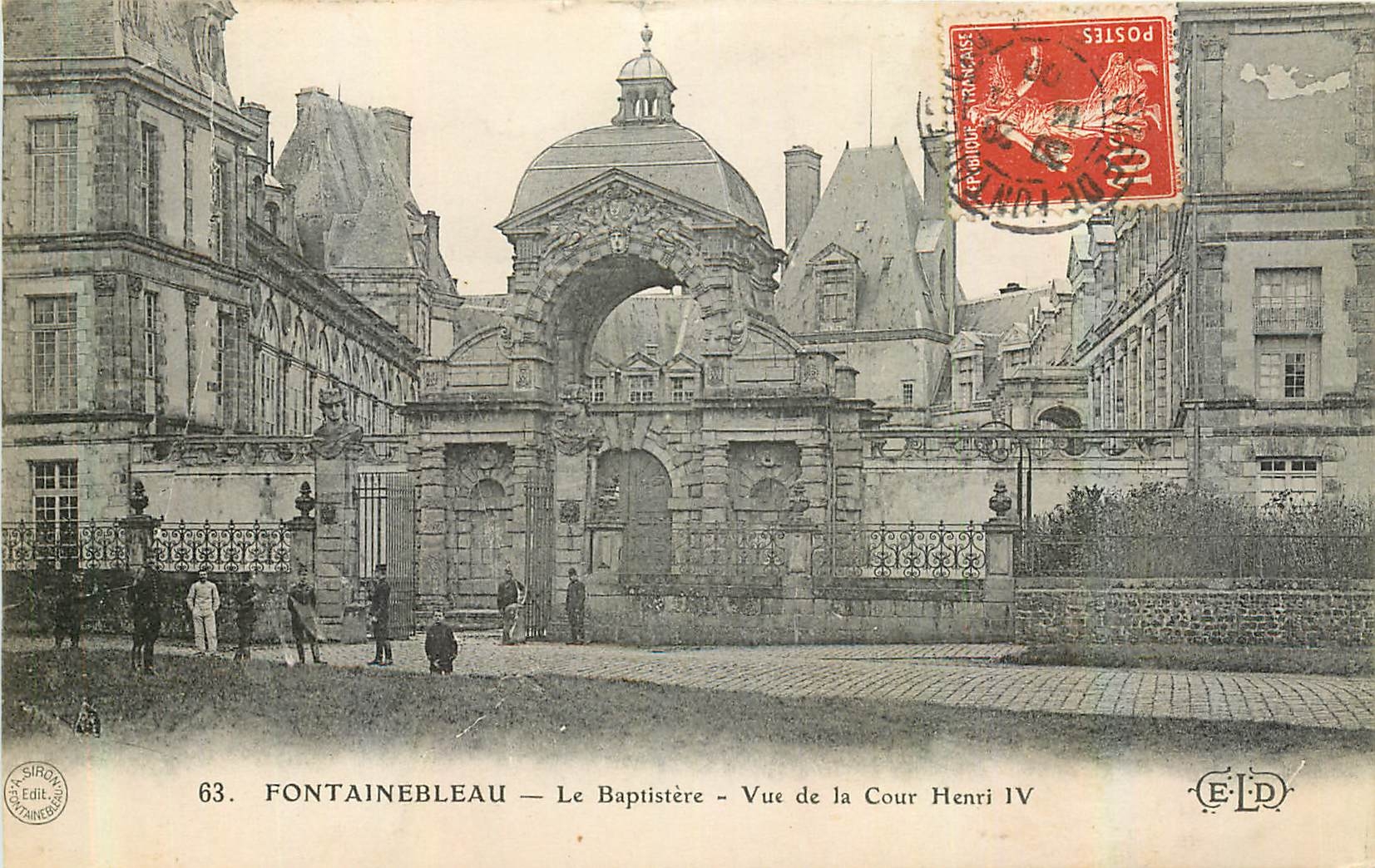 CPA Fontainebleau Le Baptistere Vue de la Cour Henri IV 