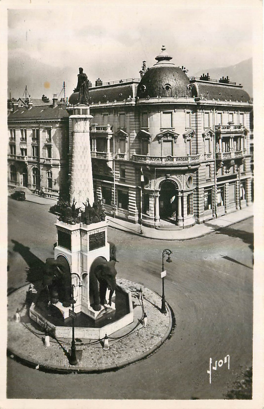 CPA Chambery Savoie La Fontaine des Elephants 