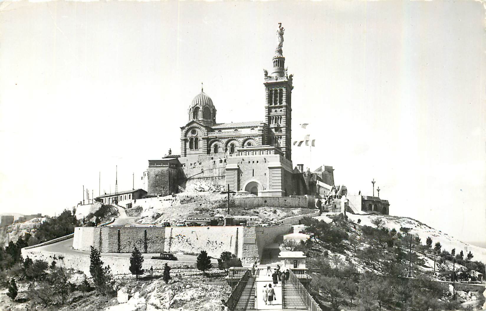 CPM Le Carrefour du Monde Marseille Basilique Notre Dame de la Garde 