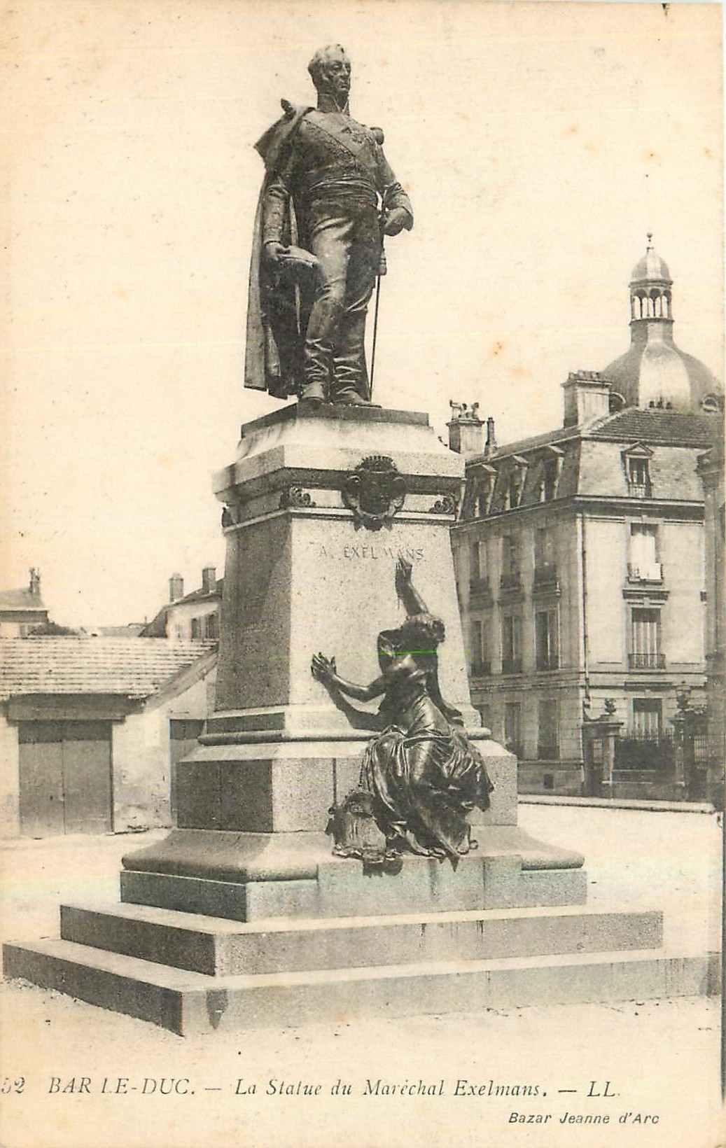 CPA Bar le Duc La Statue du marechal Exelmans 