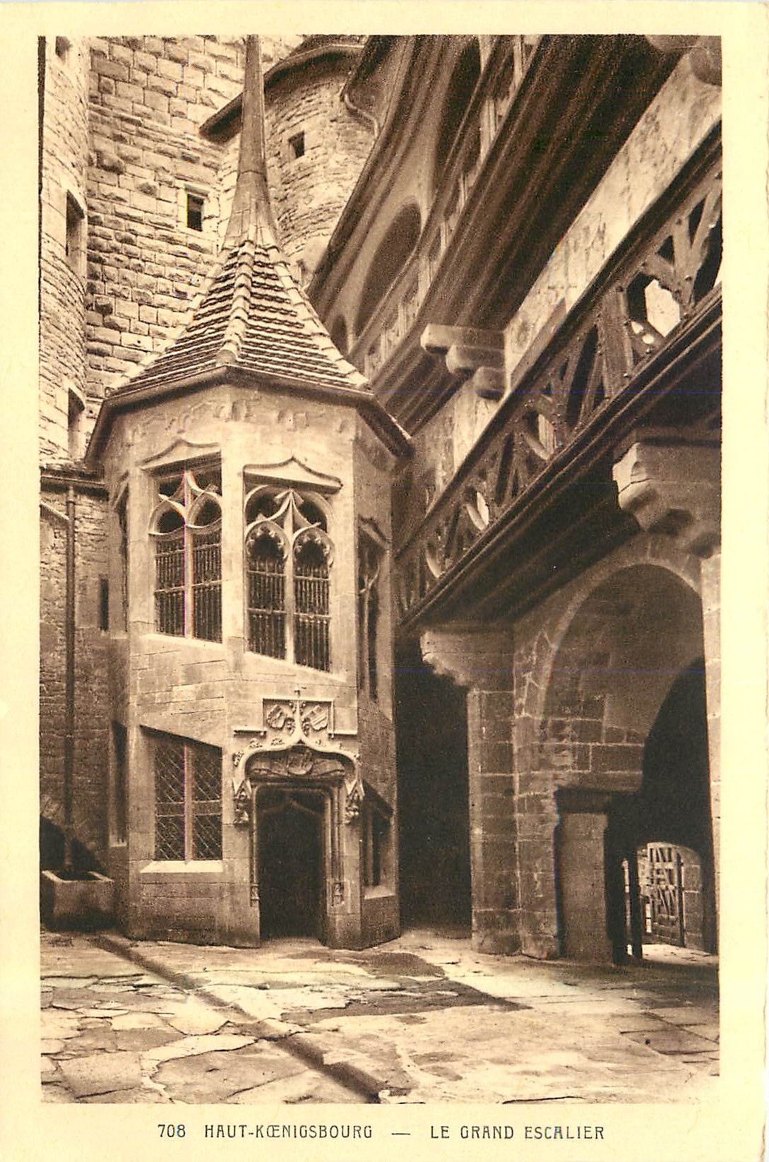 CPA Haut Koenigsbourg Le Grand Escalier 