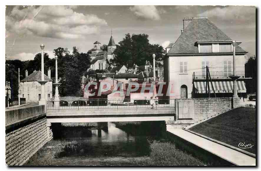 CPM Chatillon sur Seine C d'Or La Seine et l'Eglise St Vorles 