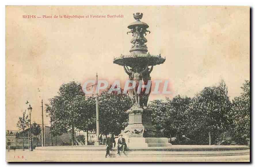 CPA Reims Place de la Republique et Fontaine Bartholdi 