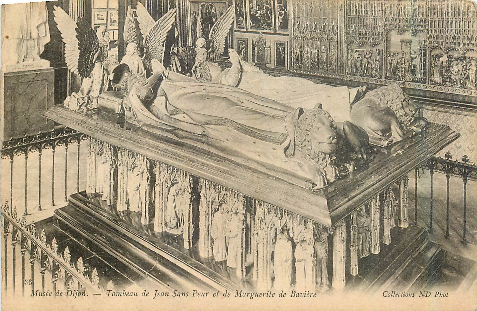 CPA Musee de Dijon Tombeau de Jean Sans Peur et de Marguerite de Baviere 
