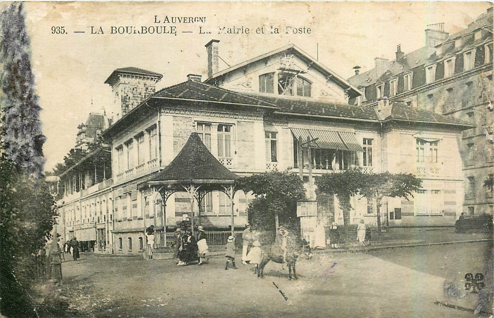 CPA L'Auvergne La Bourboule La Maitre et la Poste 