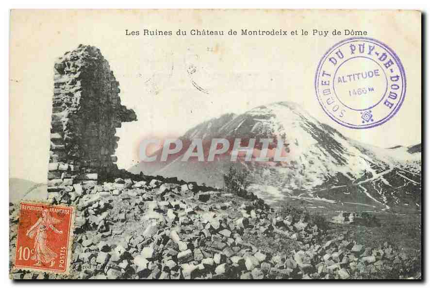 Les Ruines du Château de Montrodeix et le Puy de Dôme — éditeur non visible, n° de série non visible
