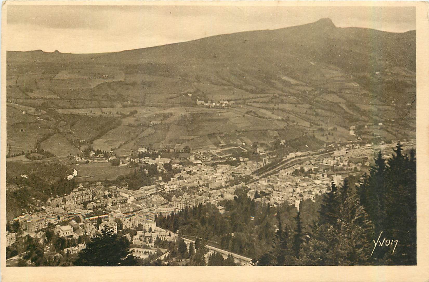CPA La Douce France Auvergne La Bourboule Puy de Dome Vue panoramique prise du Funiculaire 