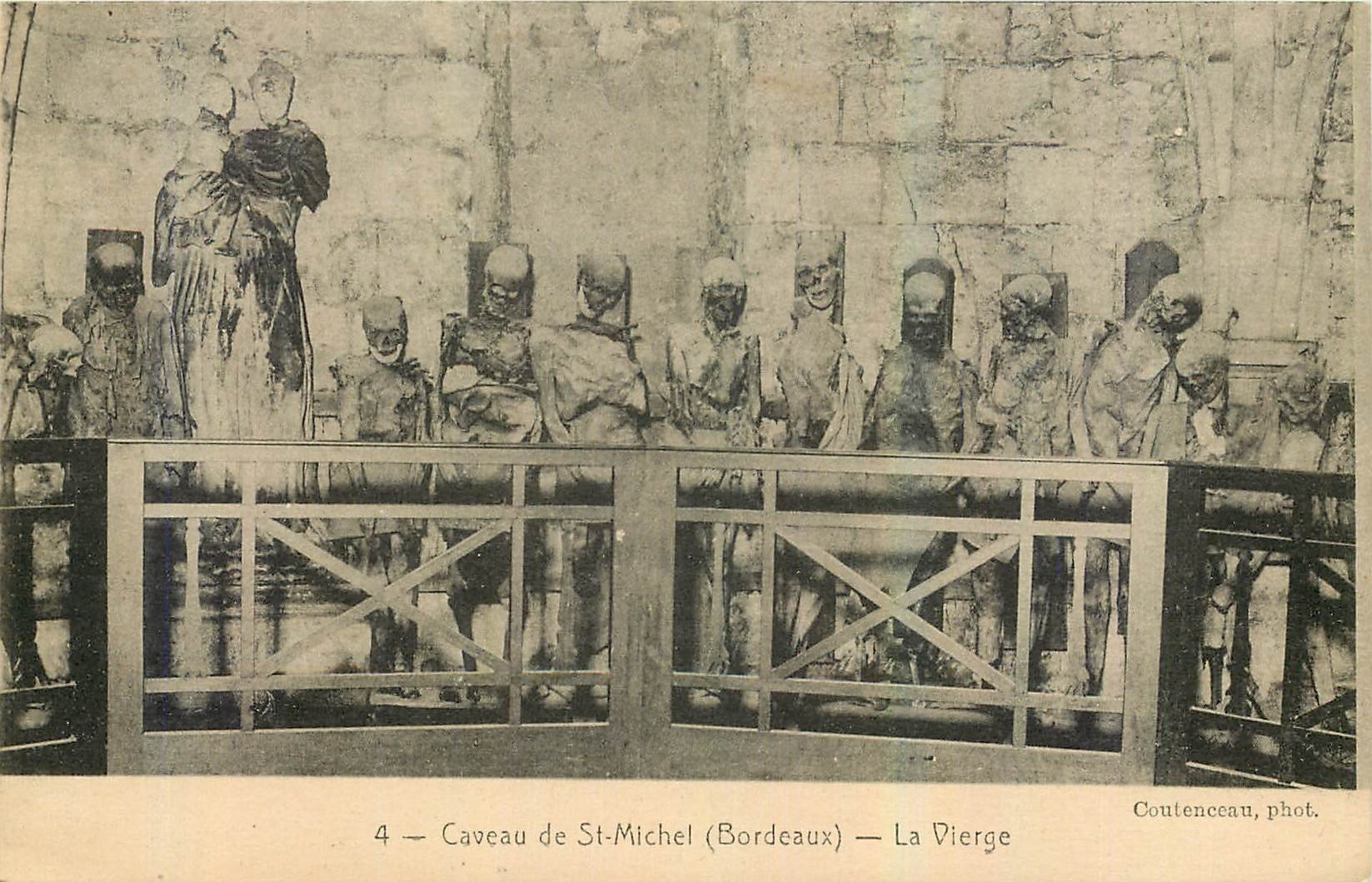 CPA Caveau de St Michel Bordeaux La Vierge 