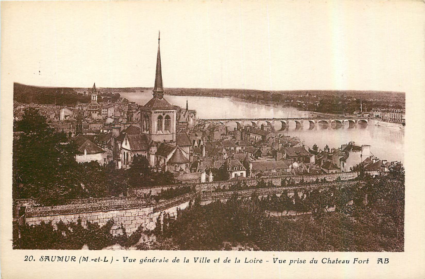 CPA Saumur M et L Vue generale de la Ville et de la Loire Vue prise du Chateau Fort 