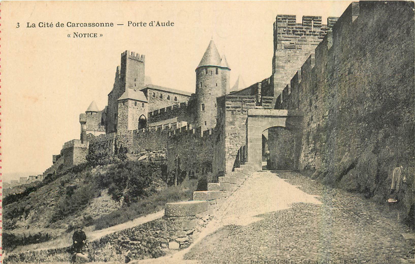 CPA La Cite de Carcassonne Porte d'Aude 