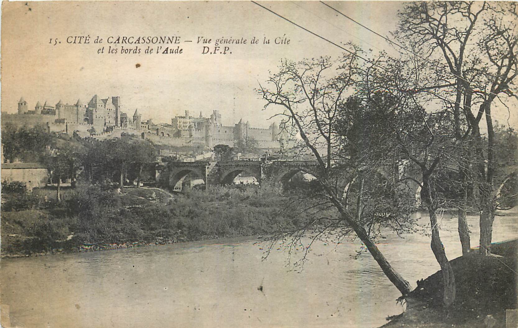 CPA Cite de Carcassonne Vue generale de la Cite et les bords de l'Aude 