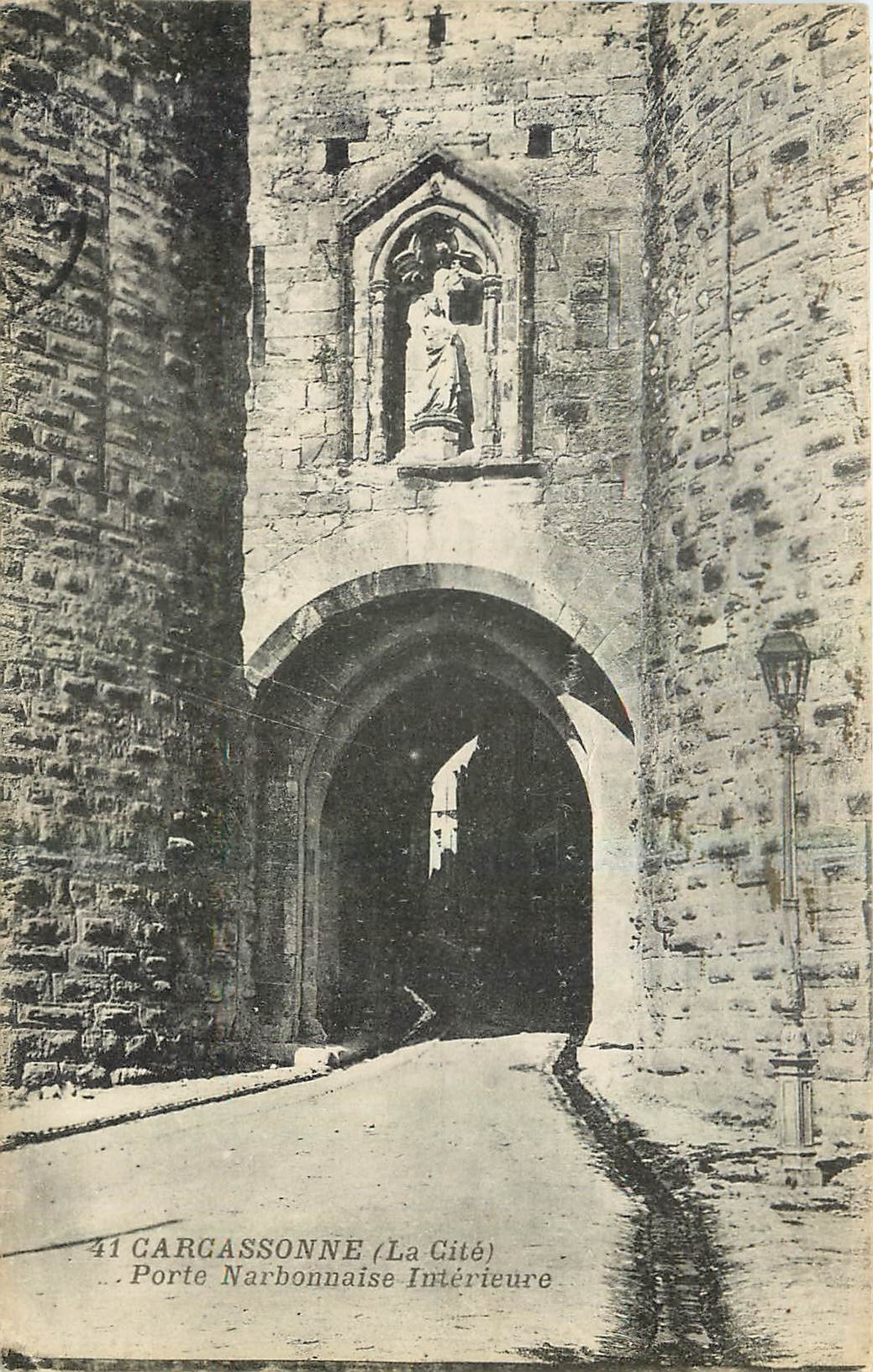 CPA Carcasson La Cite Porte Narbonnaise Interieure 