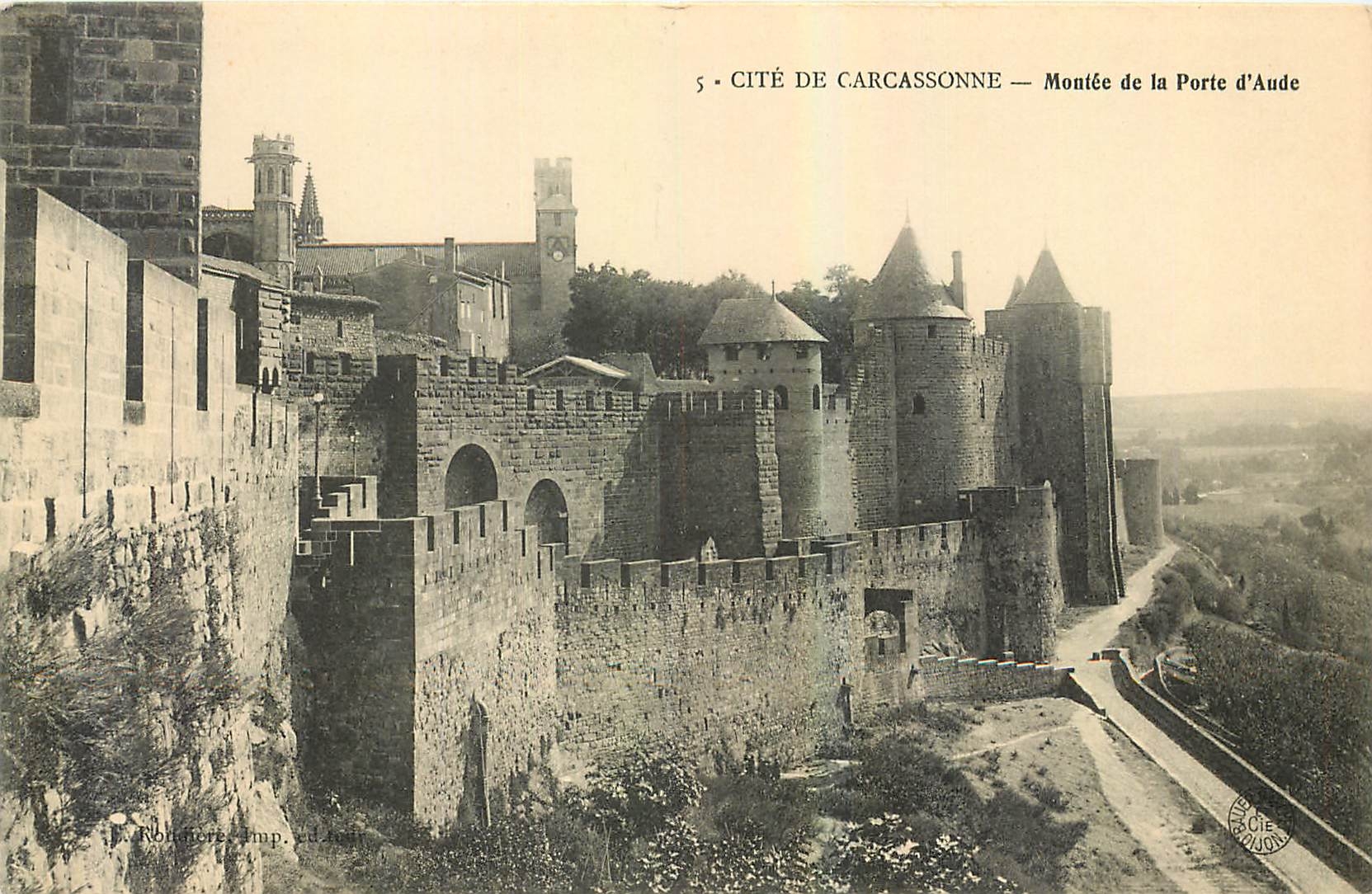 CPA Cite de Carcassonne Montee de la porte d'Aude 