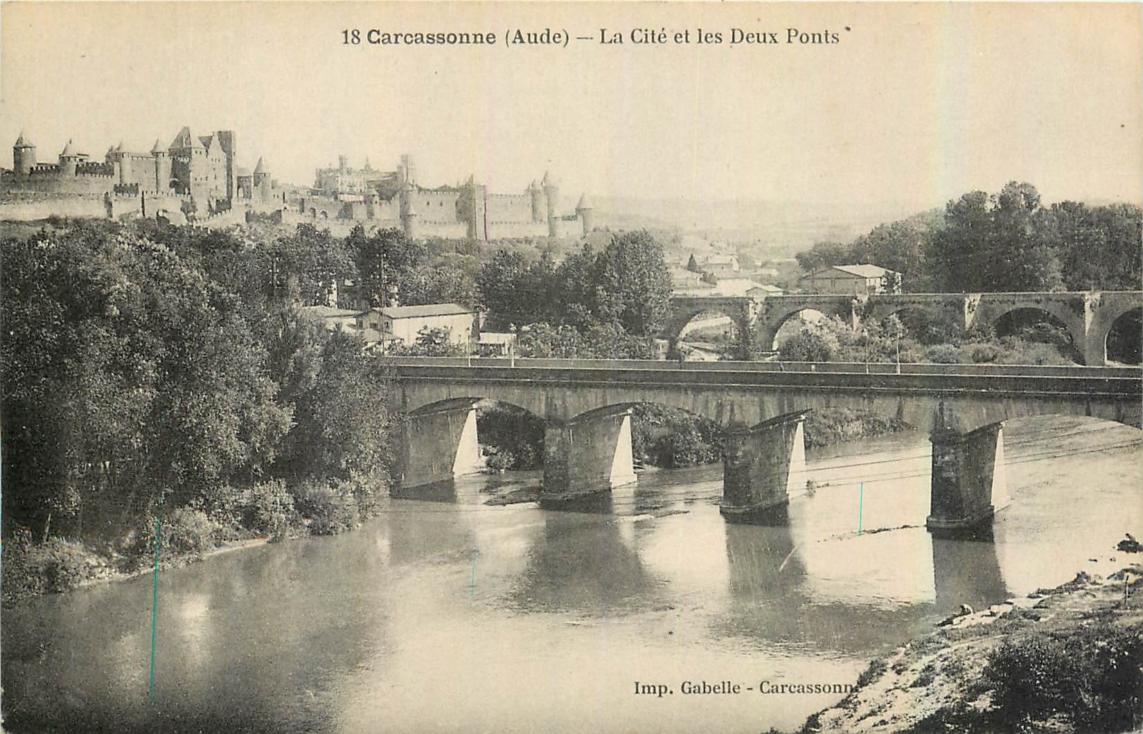 CPA Carcassonne Aude La Cite et les Deux Ponts 