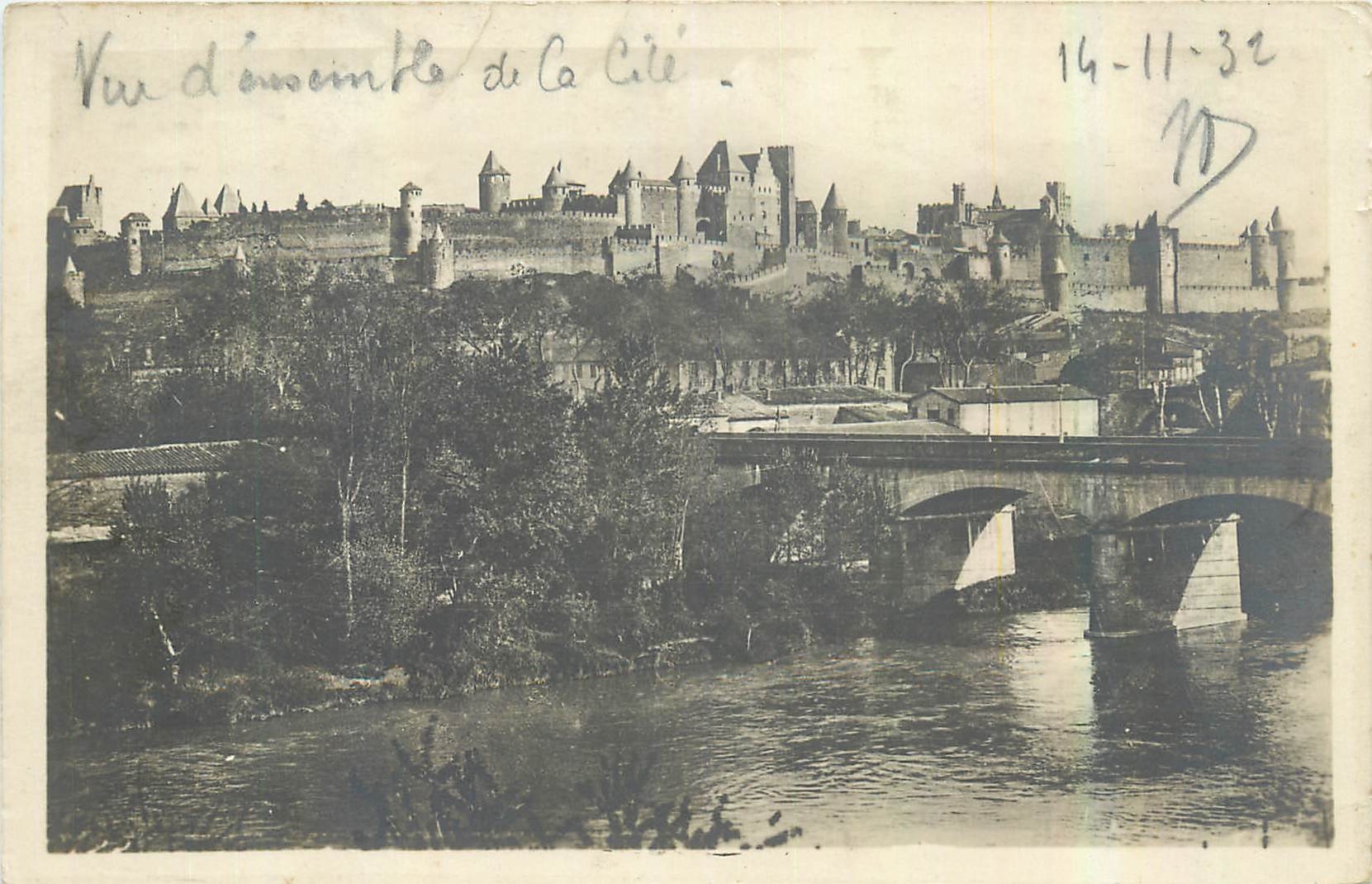 CPA Cite de Carcassonne La Cite et les Ponts 
