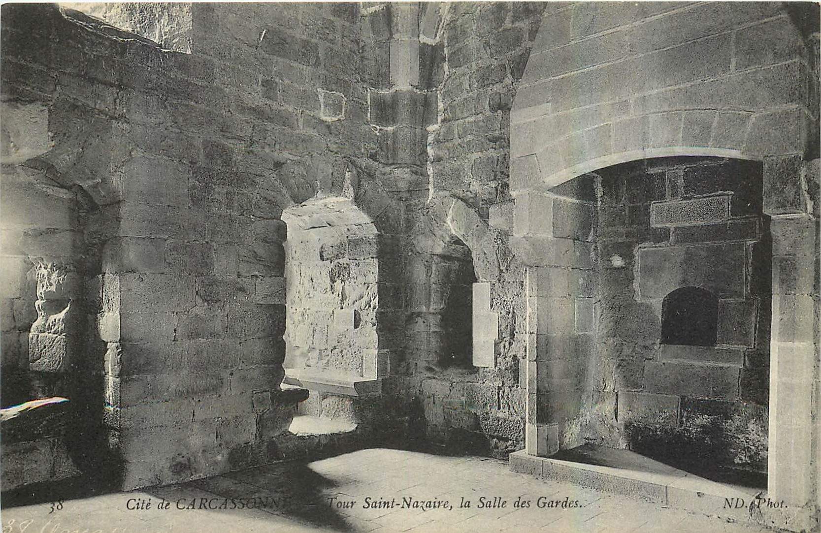 CPA Cite de Carcassonne Saint Nazaire Salle des Gardes 