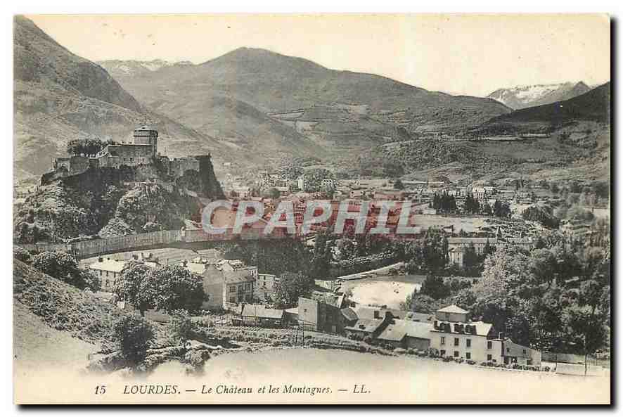 CPA Lourdes Le Chateau et les Montagnes 