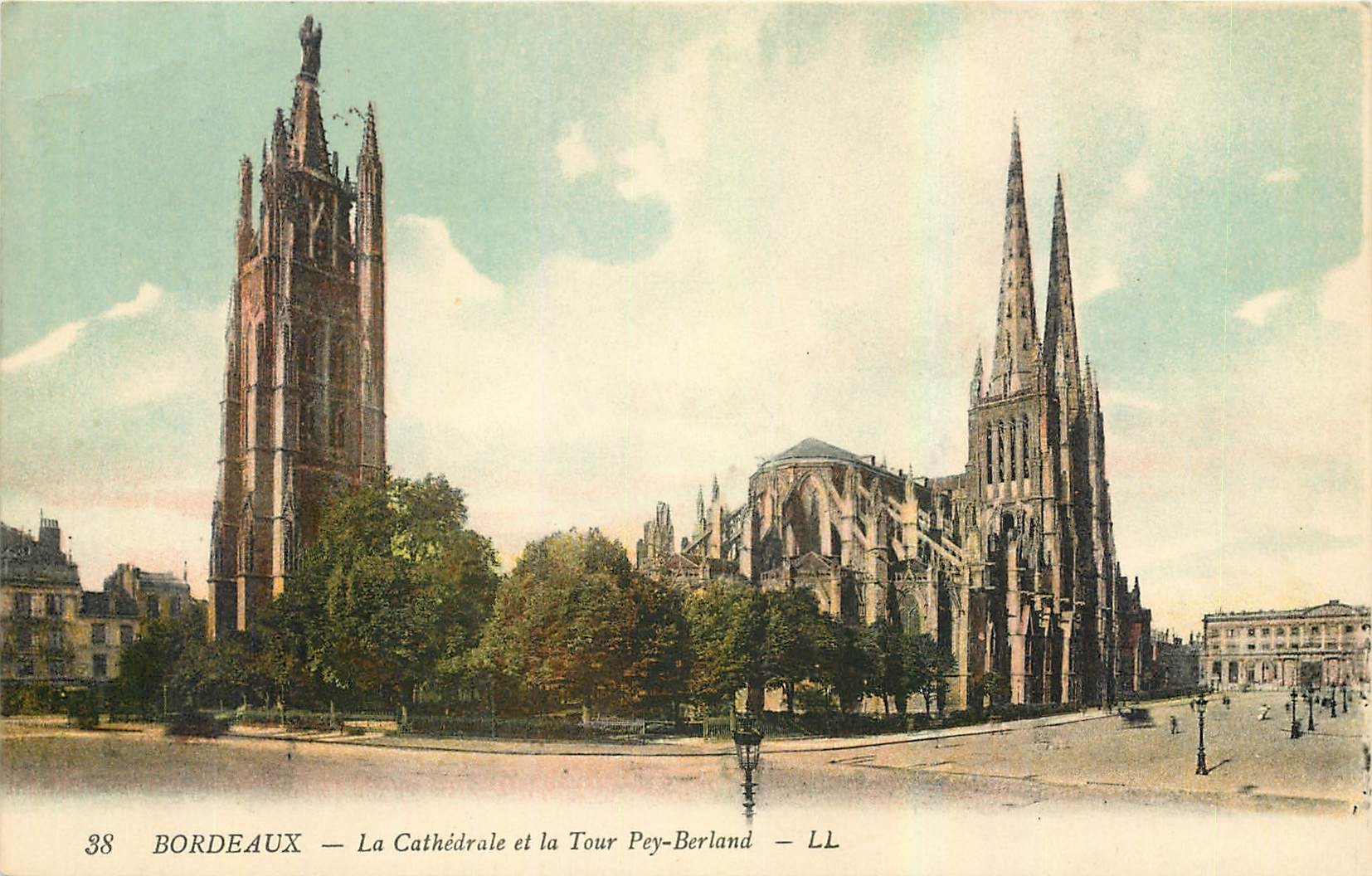 CPA Bordeaux La Cathedrale et la Tour Berland 