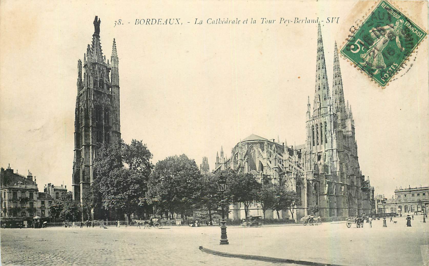 CPA Bordeaux La Cathedrale et la Tour Pey Berland 
