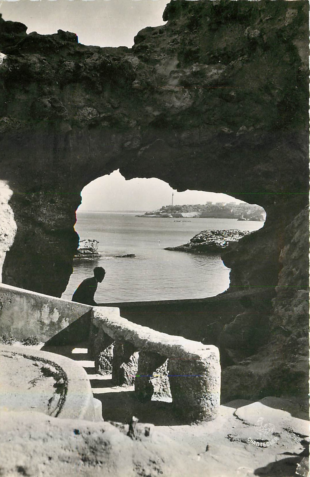 CPA Biarritz B P Sur la Promenade du Rocher de la Vierge 