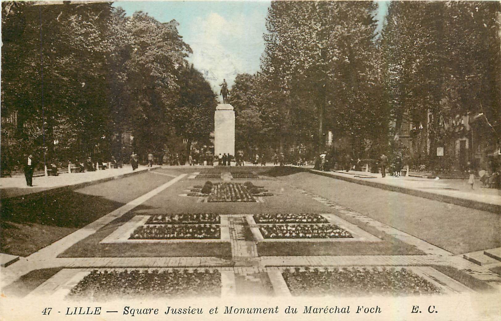 CPA Lille Square Jussieu et Monument du Marechal Foch 