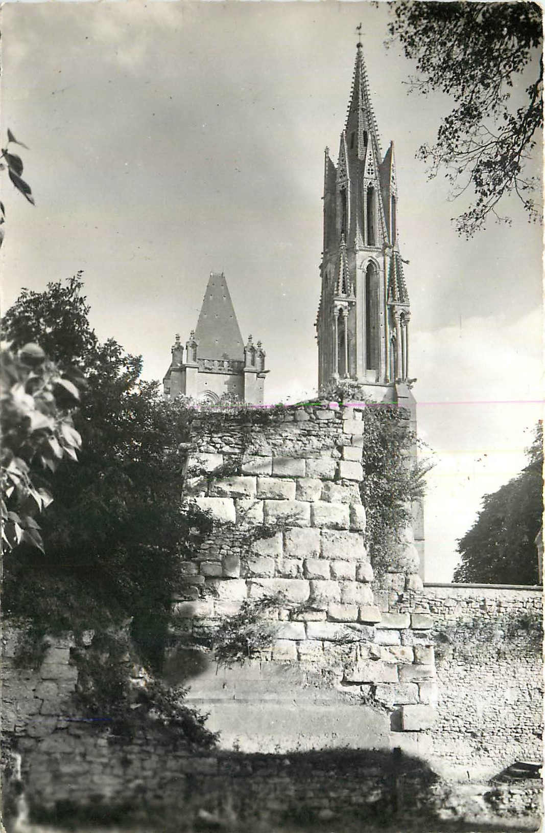 Senlis (Oise) — Les Ruines du Château et la Cathédrale — R. Gallois, Rue Walmanson
